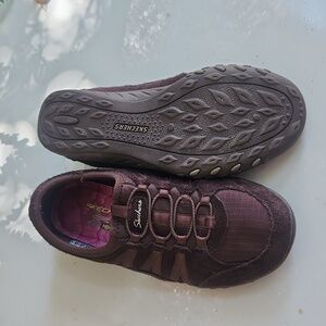 Skechers Relaxed Fit Air-Cooled Memory Foam Slip-on Sneakers. Brown Size 7, new.